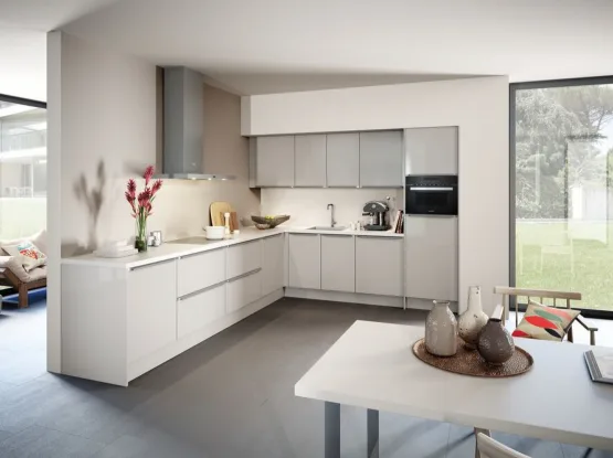 Grijze hoogglans hoekkeuken met wit blad