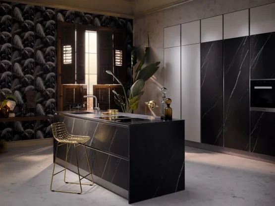 Luxe moderne marmerlook keuken met eiland