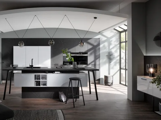 Luxe design keuken in hoogglans wit met zwart marmer