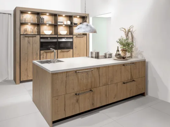 Stoere robuuste landelijke keuken met eiland