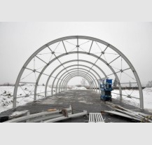 V areálu atletického stadionu budují běžecký tunel