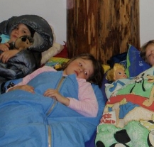 Noc s Andersenem pro malé čtenáře chystají tři knihovny