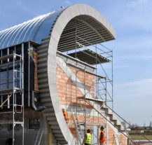 Jeden z nejmodernějších atletických areálů by měl být dokončen během června