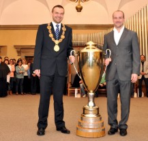 A-tým HC Škoda Plzeň převzal na radnici historickou pečeť města