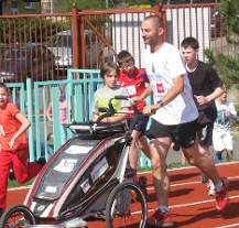 Učitel se při své cestě do Afriky zastavil na 1. základní škole