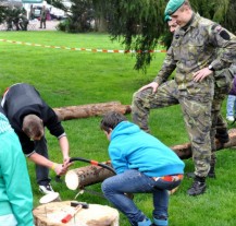 V areálu za Plazou je k vidění vojenská technika i ukázky z činnosti vojáků