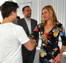 Výstava představuje návrhy na podobu Umělecké ceny města Plzně