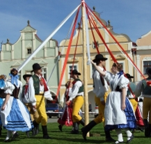 Májovníci zatančí v Radobyčicích