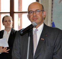 Velvyslanec přijel do Plzně poděkovat všem, kteří pomáhali u nehody francouzského autobusu