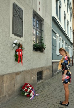 Hladové bouře před 95 lety si vyžádaly životy dětí - foto z položení květin