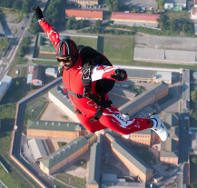 V Plzni soutěží parašutisté v individuální akrobacii a v přesnosti přistání