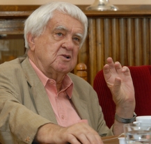 Zemřel profesor Jaroslav Slípka