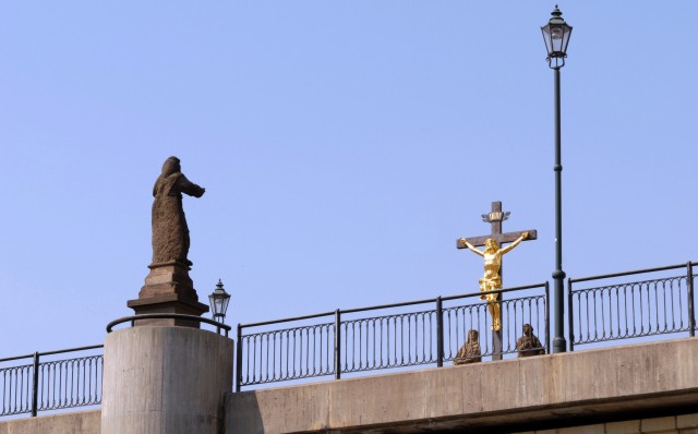 Sousoší Kalvárie na Rooseveltově mostě (původně Saský most)