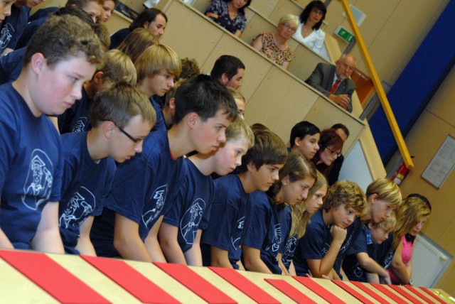 Na ZČU promovalo šedesát studentů dětské univerzity JuniorFEL