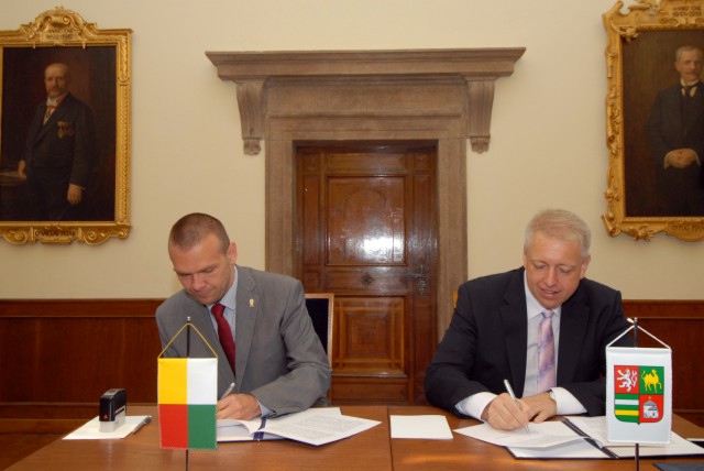 Memorandum o spolupráci kraje a města při projektu EHMK 2015 bylo stvrzeno podpisem