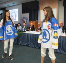 Před začínající sezonou se hokejisté sešli se zástupci partnerů klubu