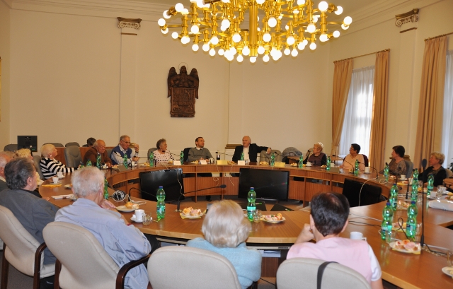 Primátor Marin Baxa a Radní Jiří Kuthan se se seniory setkávají pravidelně.