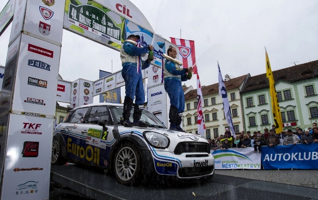 Posádka Pech Uhel slaví letošní vítězství na Rallye Šumava