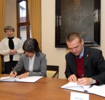 Podpis smlouvy stvrdil partnerství mezi městem a univerzitou