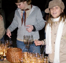 Tradiční Betlémské světlo si mohou zájemci odnést už v neděli