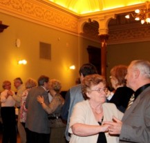 Plzeňští senioři se před Vánoci bavili tancem