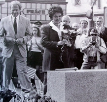 Zemřela bývalá americká velvyslankyně Shirley Temple Black
