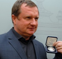 Poděkování pro Pavla Vrbu. Získal stříbrnou pamětní medaili