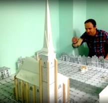 Přípravám na slavnostní zahájení projektu EHMK 2015 pomáhá model plzeňského náměstí