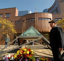 Lidé uctili památku padlých vojáků ve 2. světové válce