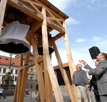 Zvon Hroznata byl představen, na Bartoloměje peníze ještě chybějí