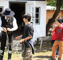 Děti z azylových domů se potkaly na Divokém západu