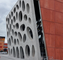 Práce na nové divadelní budově finišují