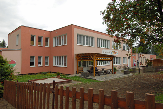 Výstavbou dvou nových pavilonů se dvojnásobně zvýšila kapacita míst v 54. mateřské škole