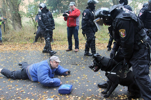 Na letišti v Líních cvičily pořádkové jednotky městské policie a členů plzeňské věznice