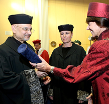 Čestný doktorát Západočeské univerzity získal specialista na grafický design Steven Heller