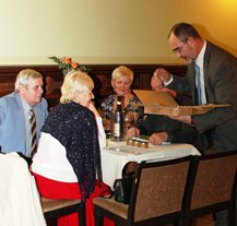 Tradiční seniorský taneční cyklus uzavřel slavnostní večer