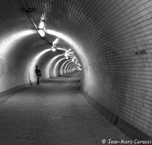 Konfrontaci člověka s anonymním prostorem velkoměsta zachycuje výstava Homo Urbanus Europeanus