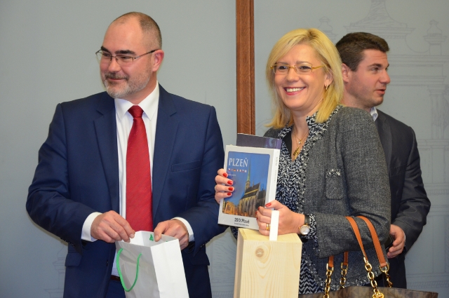 Plzeň chystá projekty za několik miliard, představila je evropské komisařce Corině Creţu