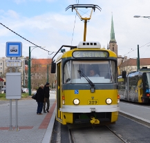 Rozsáhlá rekonstrukce U Zvonu se blíží ke konci, ode dneška tam staví tramvaje