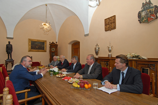 Skupinu vedenou Axelem Barteltem, vládním prezidentem tohoto partnerského regionu, přijal dnes primátor Martin Zrzavecký
