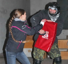 Město opět podpoří kurz sebeobrany pro ženy, hlásí se dívky i seniorky