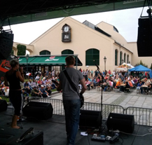 Léto v Prazdroji nabízí koncerty, letní kino i farmářský trh