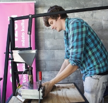 V Depo2015 funguje veřejná dílna, nabízí prostor pro kutily