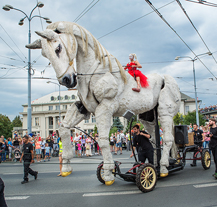 Obří loutky vidělo přes 100 tisíc lidí, akce měla úspěch