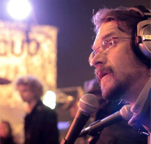 Tichý koncert přenášený po rádiových vlnách oživí audiovizuální instalaci