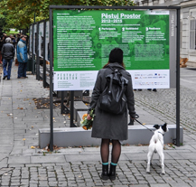 Tři roky aktivit spolku Pěstuj prostor ukazuje výstava ve Smetanových sadech