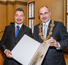 Cenu města Plzně získal vědec Jaroslav Hrabák, předány byly i plakety s pečetí