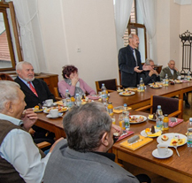 Senioři diskutovali se zástupci města, velmi kladně hodnotili službu Senior Expres