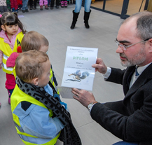 Děti z mateřské školy sbíraly žaludy jako krmení pro zvířata v zoo