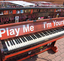 Na plzeňském vlakovém nádraží bude stát piano